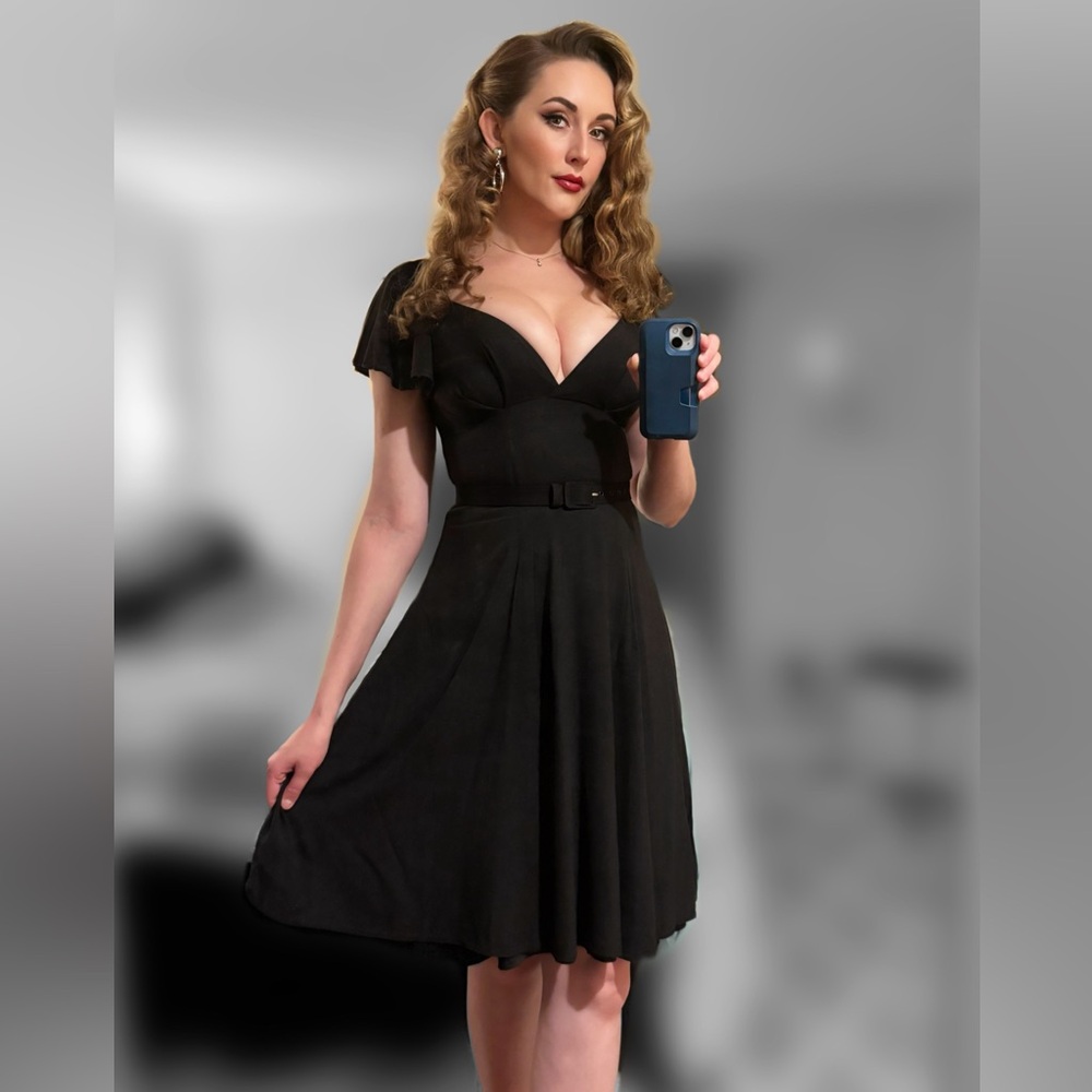 🦄 Vixen by Micheline Pitt - Black Rayon Babydoll Dress w/ belt (Small & EUC)